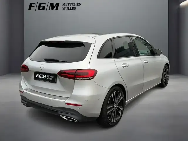 Mercedes-Benz B 220