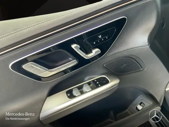 Mercedes-Benz EQE 300