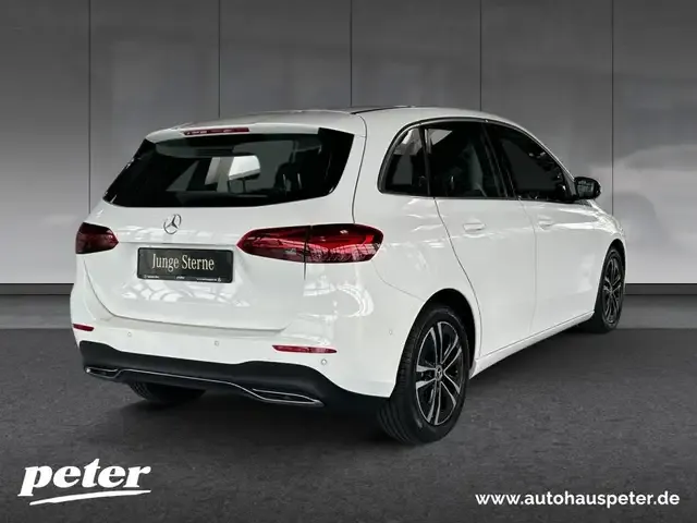 Mercedes-Benz B 180