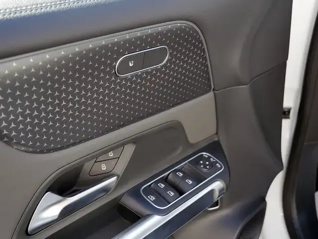 Mercedes-Benz EQB 300