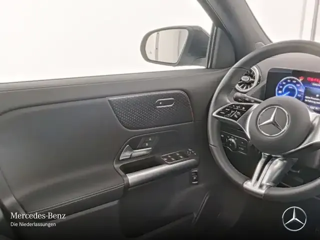 Mercedes-Benz EQA 300