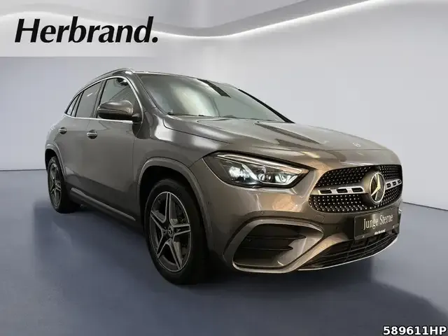 Mercedes-Benz GLA 200