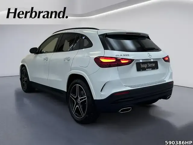 Mercedes-Benz GLA 200