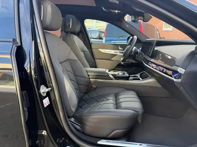 BMW 750