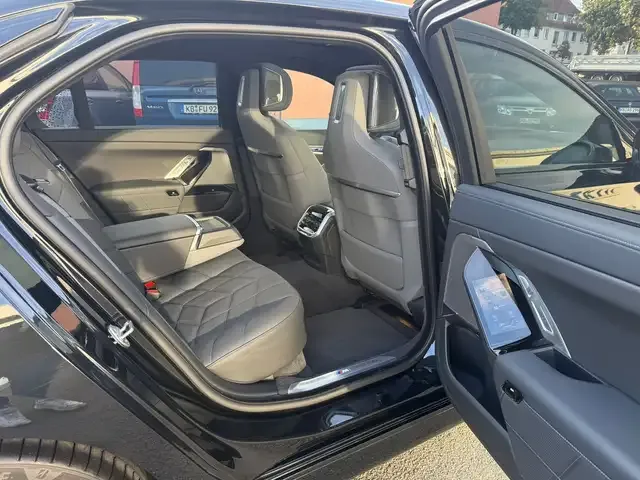 BMW 750