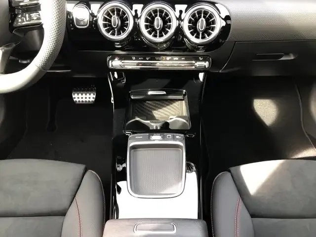 Mercedes-Benz CLA 220