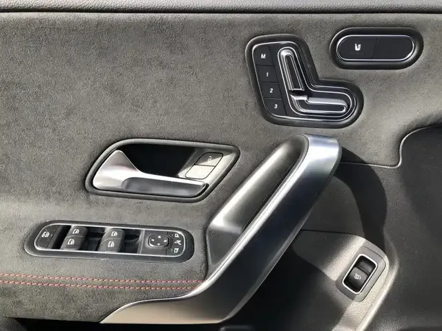 Mercedes-Benz CLA 220
