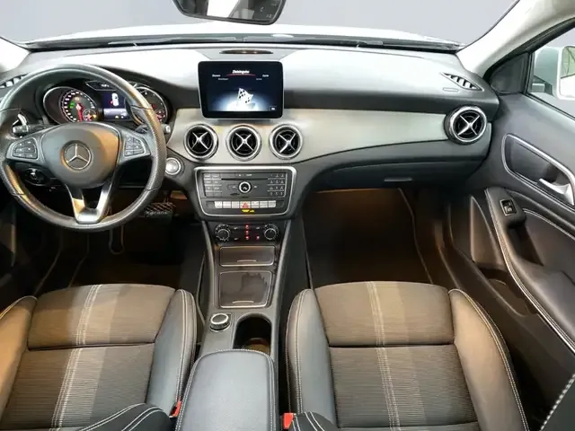 Mercedes-Benz GLA 180