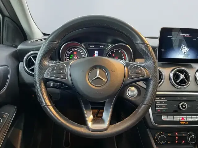 Mercedes-Benz GLA 180