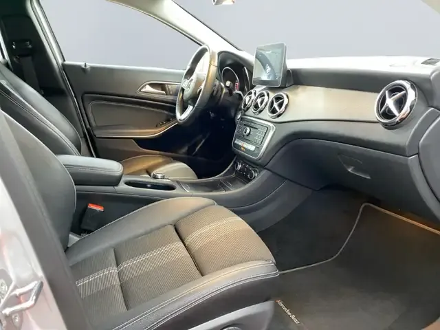 Mercedes-Benz GLA 180