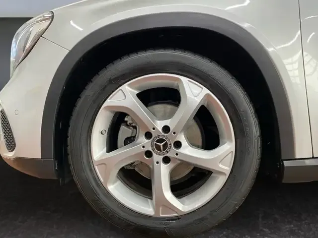 Mercedes-Benz GLA 180