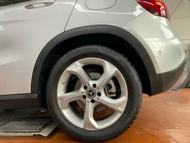 Mercedes-Benz GLA 180