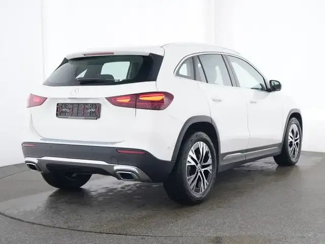 Mercedes-Benz GLA 220