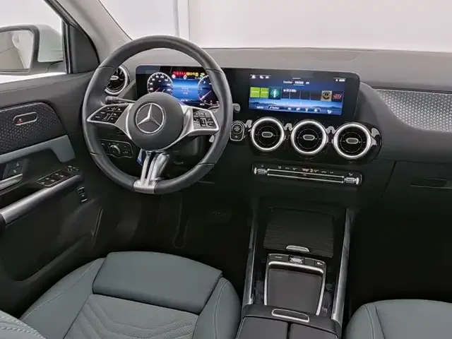 Mercedes-Benz GLA 220
