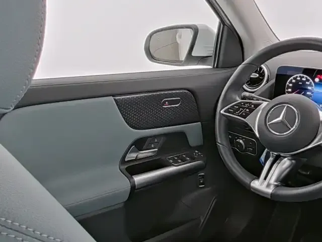 Mercedes-Benz GLA 220