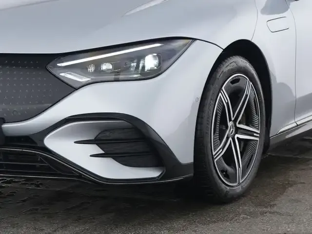Mercedes-Benz EQE 300