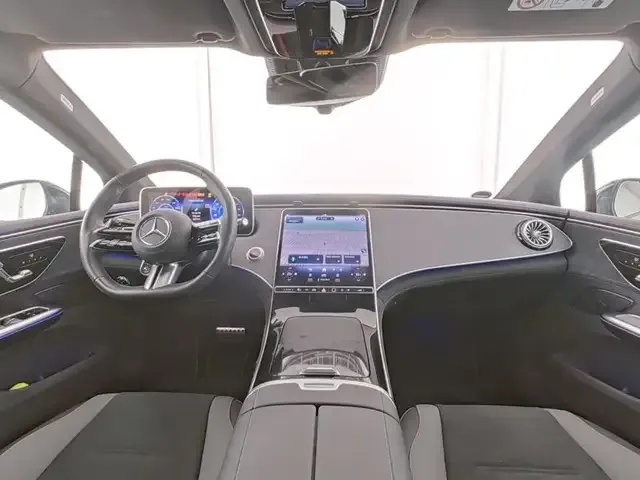 Mercedes-Benz EQE 300