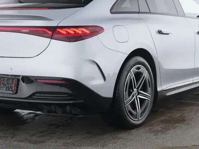 Mercedes-Benz EQE 300
