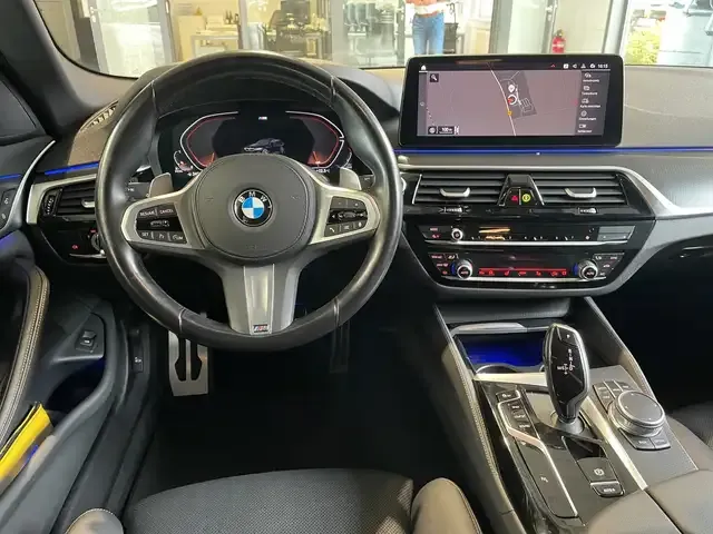 BMW 530