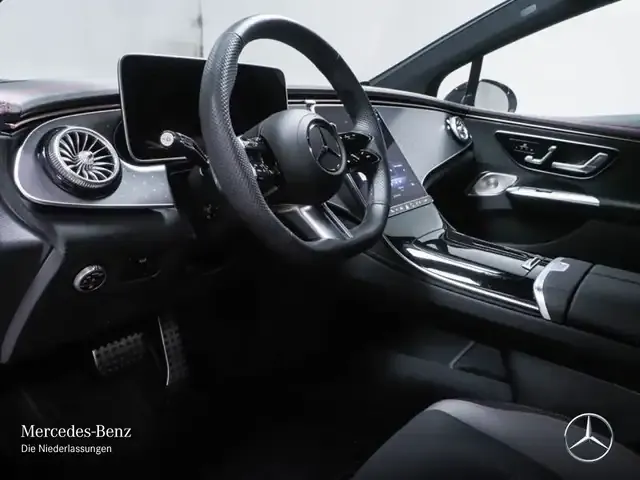 Mercedes-Benz EQE 300