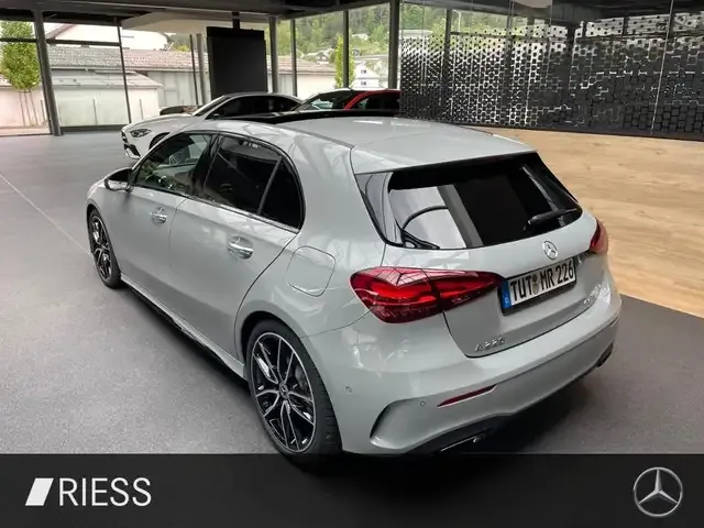 Mercedes-Benz A 220