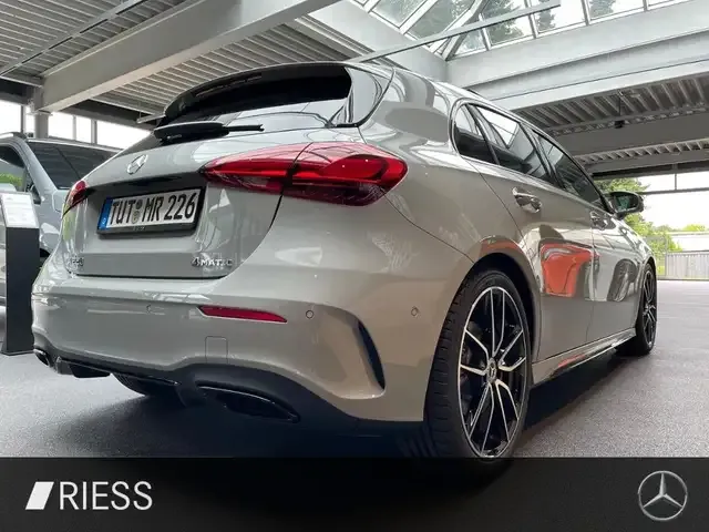Mercedes-Benz A 220