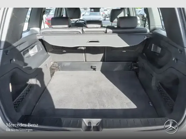 Mercedes-Benz GLB 180