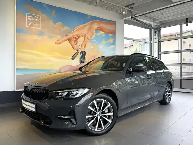 BMW 330