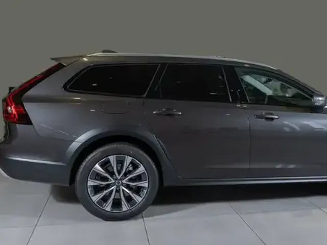 Volvo V90 Cross Country