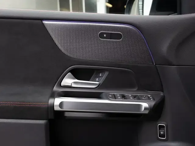 Mercedes-Benz EQB 300