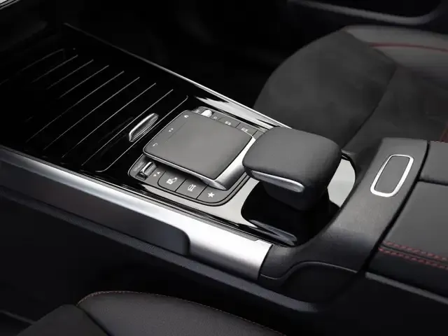 Mercedes-Benz EQB 300
