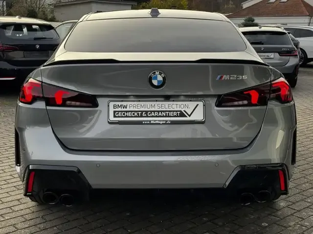 BMW 235