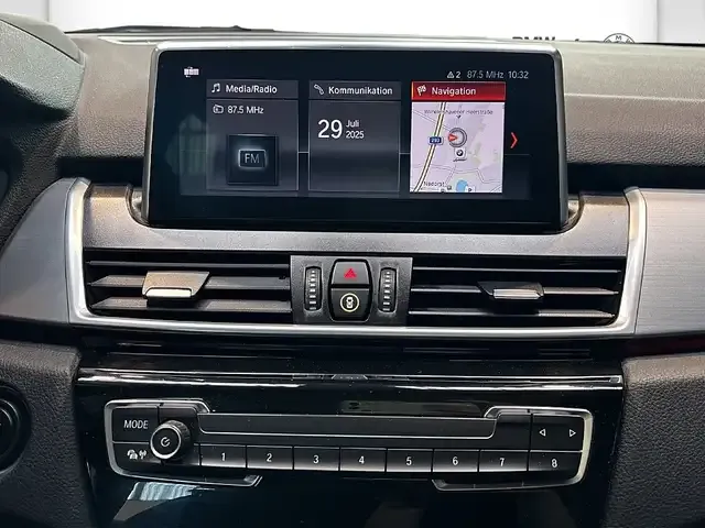 BMW 220
