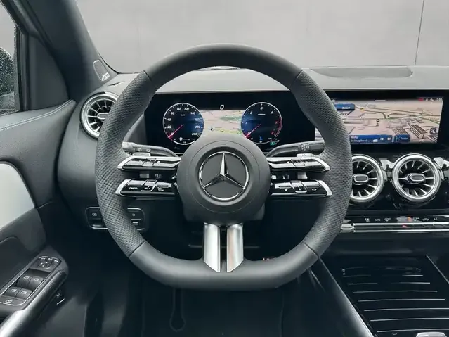 Mercedes-Benz GLA 220