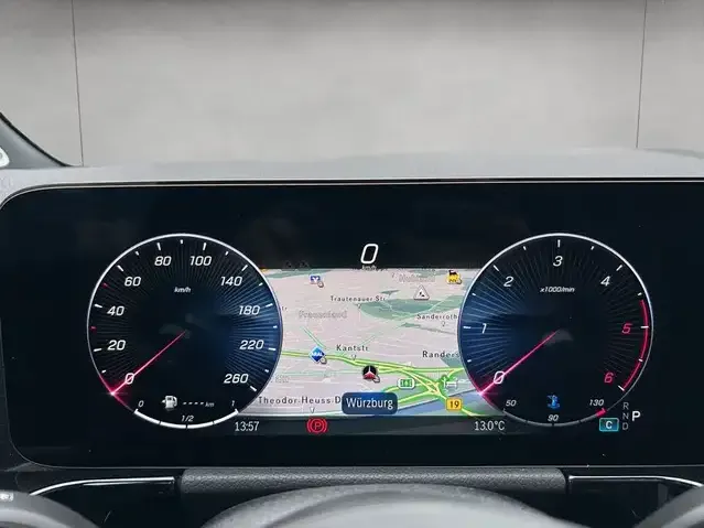 Mercedes-Benz GLA 220