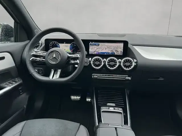 Mercedes-Benz GLA 220