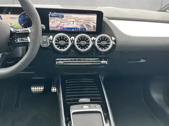 Mercedes-Benz GLA 220