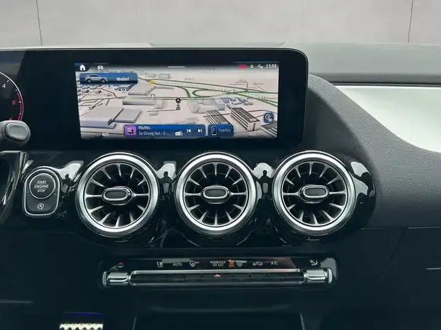Mercedes-Benz GLA 220