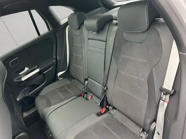 Mercedes-Benz GLA 220