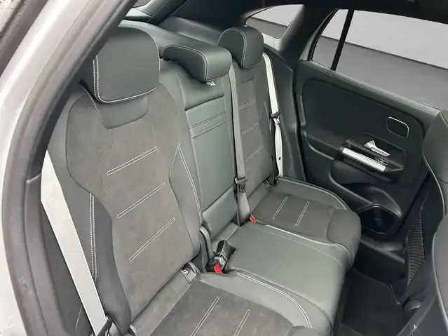 Mercedes-Benz GLA 220