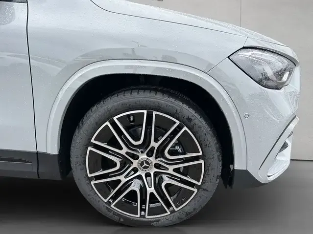 Mercedes-Benz GLA 220