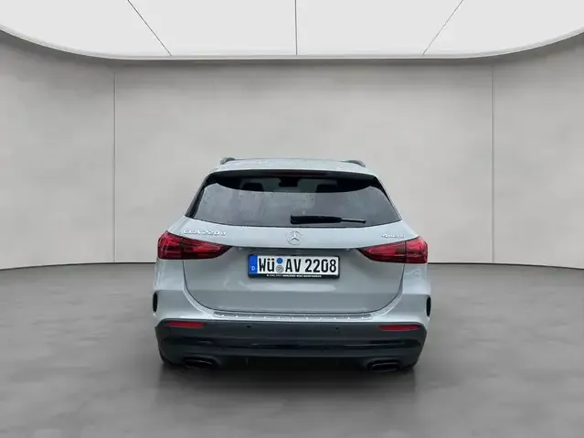 Mercedes-Benz GLA 220