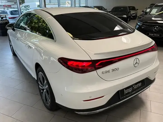 Mercedes-Benz EQE 350