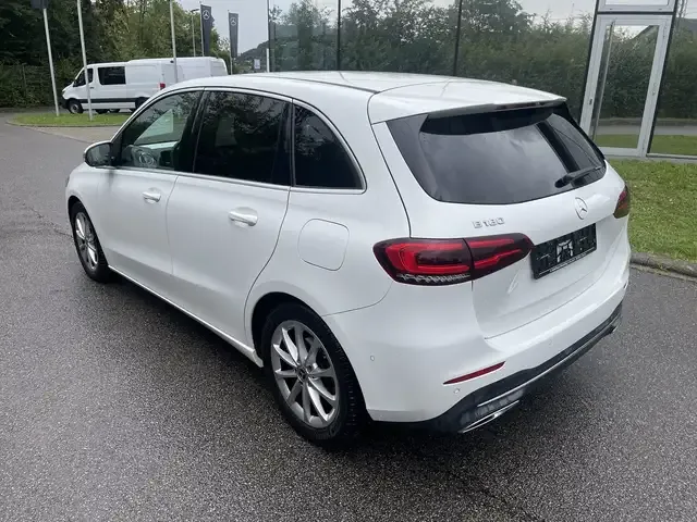 Mercedes-Benz B 180