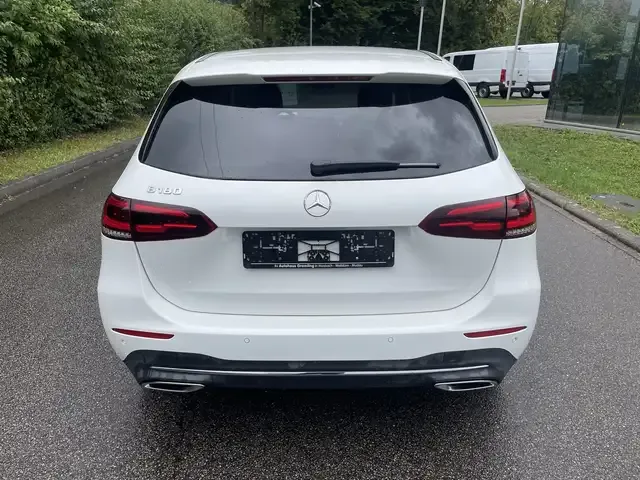 Mercedes-Benz B 180