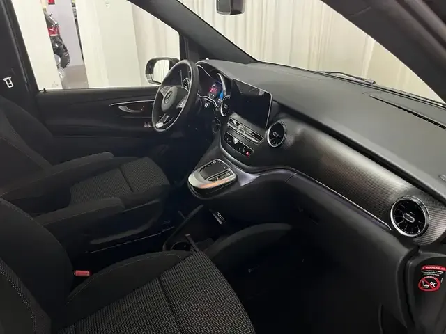 Mercedes-Benz V 220