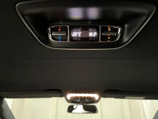 Mercedes-Benz V 220