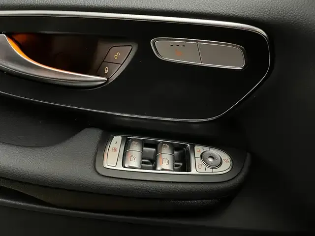 Mercedes-Benz V 220
