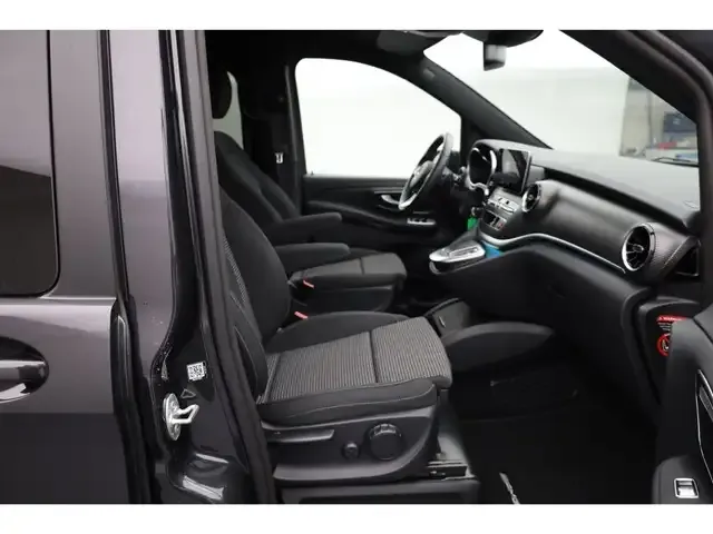 Mercedes-Benz V 220