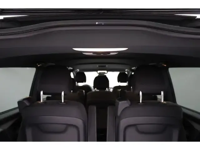 Mercedes-Benz V 220